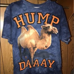 HUMP DAY tshirt    Size Large